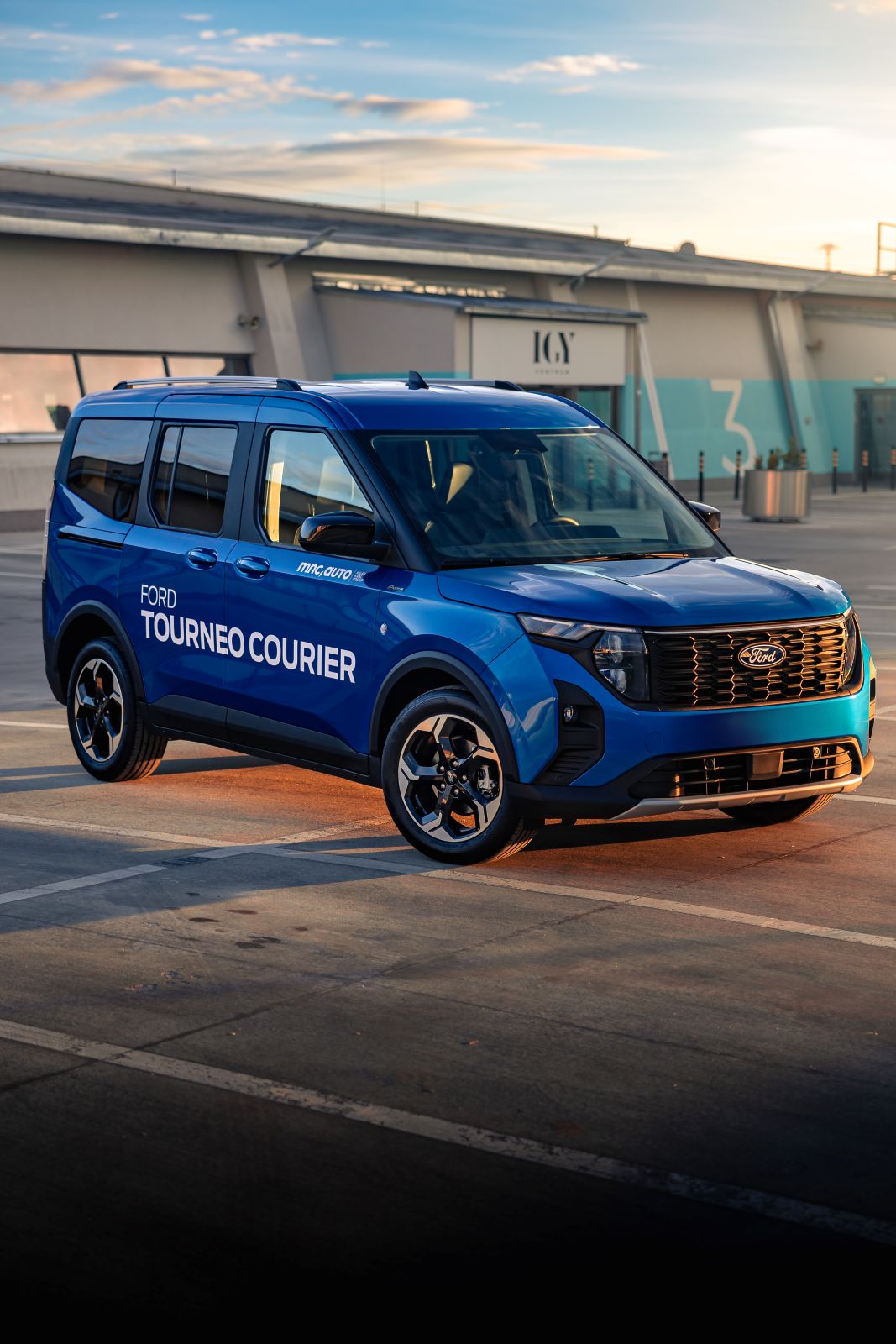 Ford-Tourneo-Courier-auto-automobilovy fotograf
